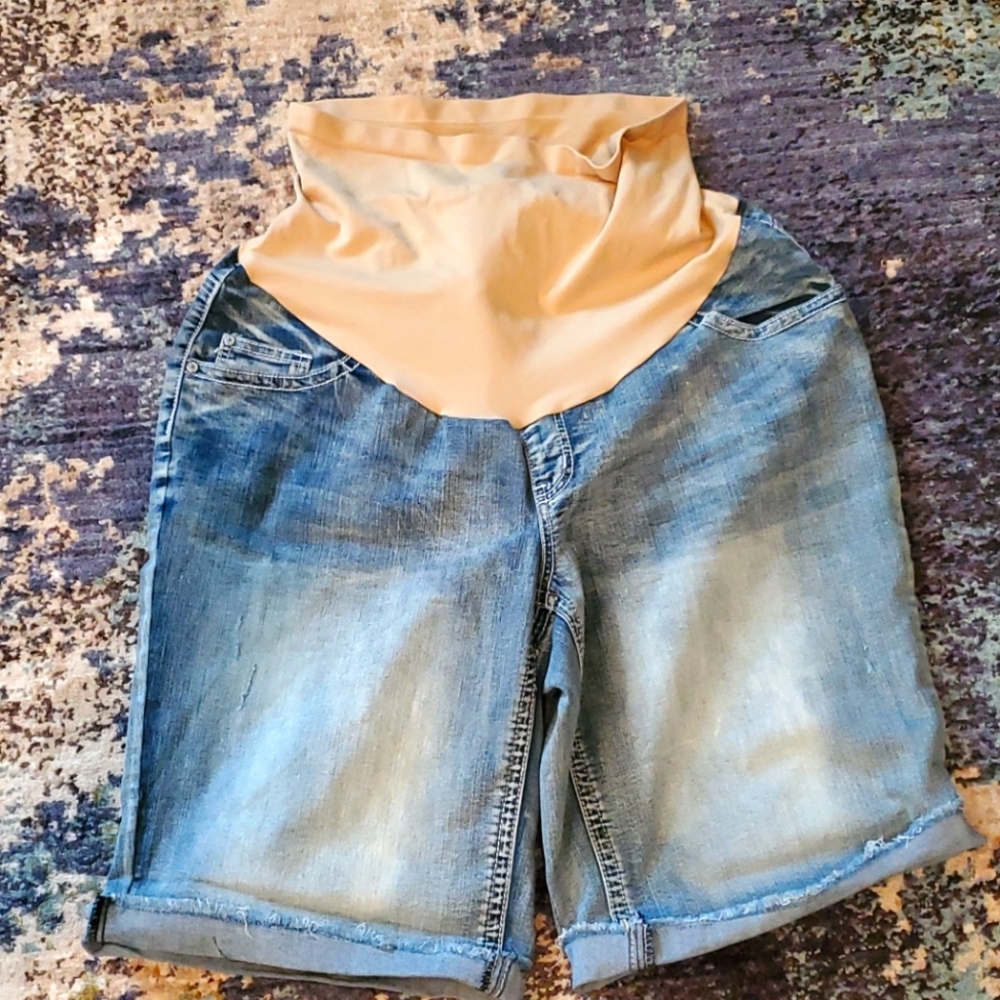 Indigo Blue maternity Jean shorts size size 1X